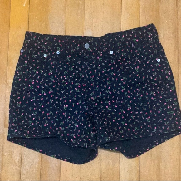 NWOT Levi’s Women’s Shorts Rose Bud Print Mid Rise Denim Shorts Black Pink size - Picture 3 of 7